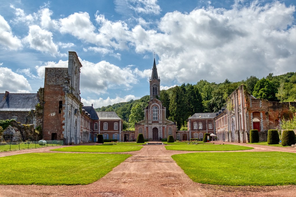 Abbaye D'Aulne hdr abdij belgie religie religion klooster ruine katholiek rooms saint sint aulne kerk kathedraal